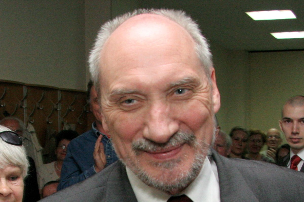 Sąd nałożył na Katarzynę Szymańską-Jakubowską 2 tys. zł kary i 5 tys. zł nawiązki na hospicjum, bo wykonała polecenie Antoniego Macierewicza.