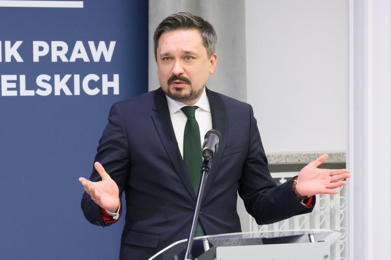 Burza po decyzji PKW ws. pieniędzy dla PiS. Rzecznik Praw Obywatelskich zajął stanowisko.
