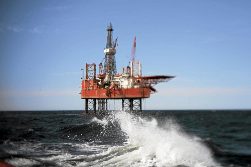 Praca na platformie wiertniczej - jeśli dasz radę, zarobisz nawet 400 euro dziennie. "To więzienie na życzenie"