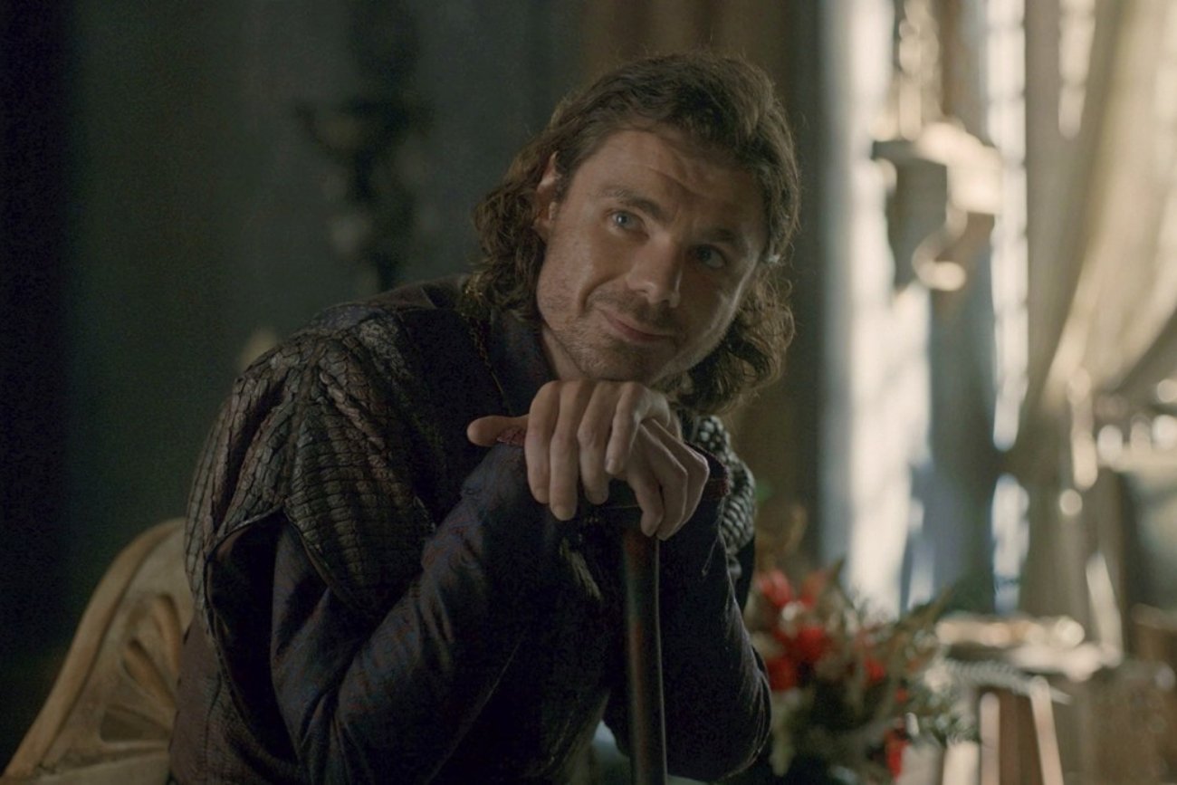 Czy Larys Strong z "Rodu smoka" ma fetysz stóp?