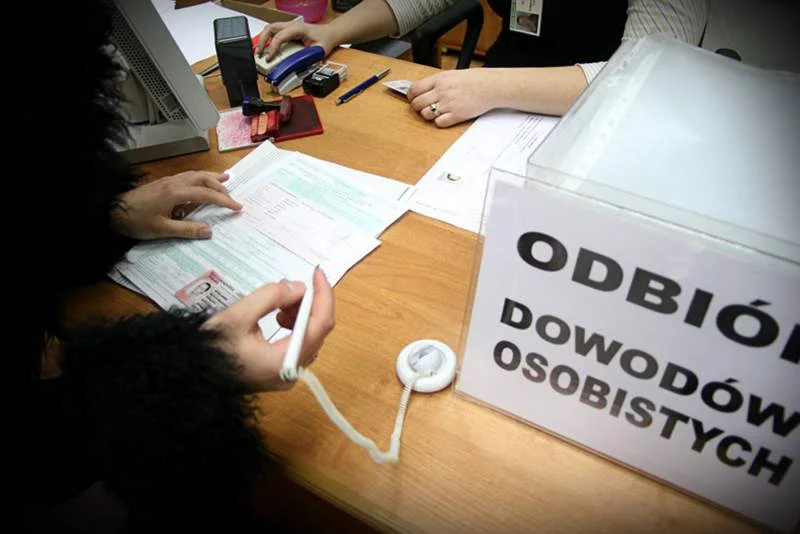 Dowody osobiste przez internet? Dopiero za dwa lata