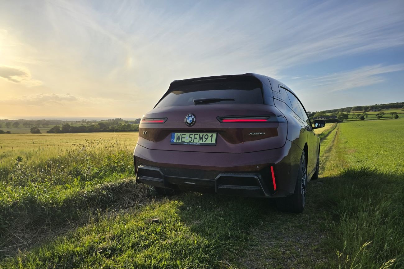 Nowe iX – co się zmieniło po 4 latach? Zabrałem odświeżonego elektryka BMW do Szwecji