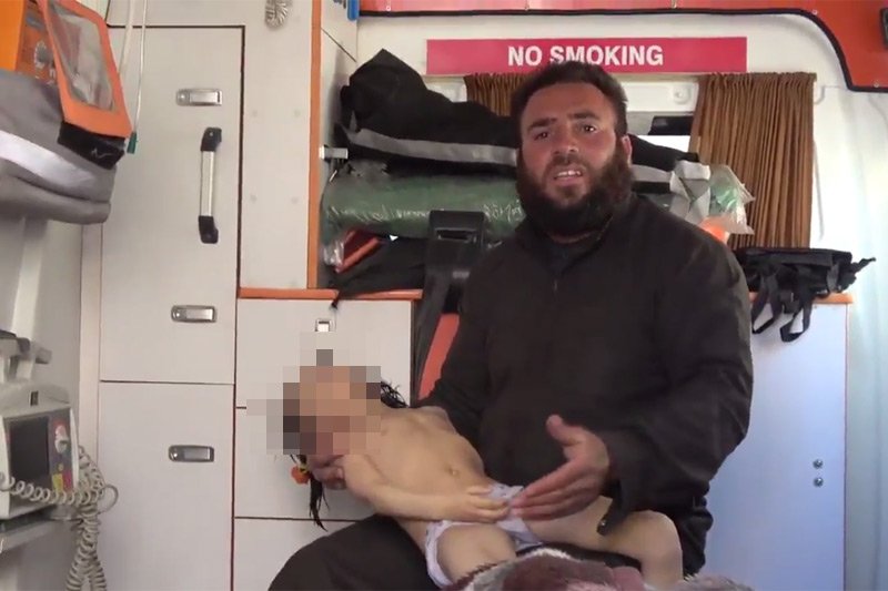 Wiele ofiar ataku bronią chemiczną w Syrii stanowią małe dzieci.