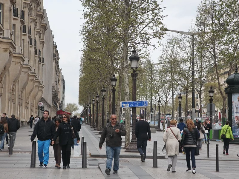 Avenue Montaigne na Champs Elysee, Paryż