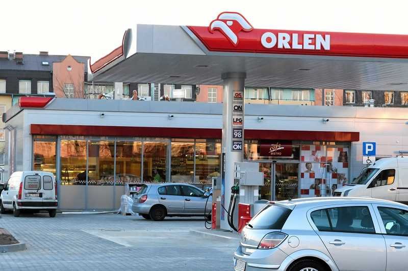 Związki zawodowe chcą od Orlenu podwyżek, chociaż 9 na 10 pracowników tej firmy zarabia ponad 5 tysięcy złotych miesięcznie