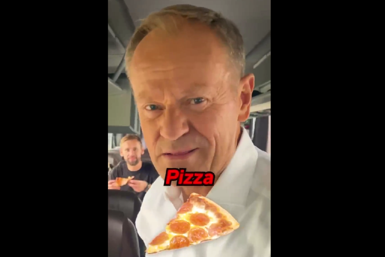Tusk załatwił swojemu sztabowi pizzę. Jedna pozycja wyraźnie mu się nie spodobała.