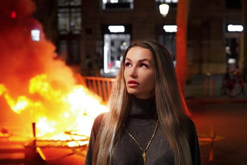 Zdjęcie instagramerki z Barcelony oburzyło internautów.