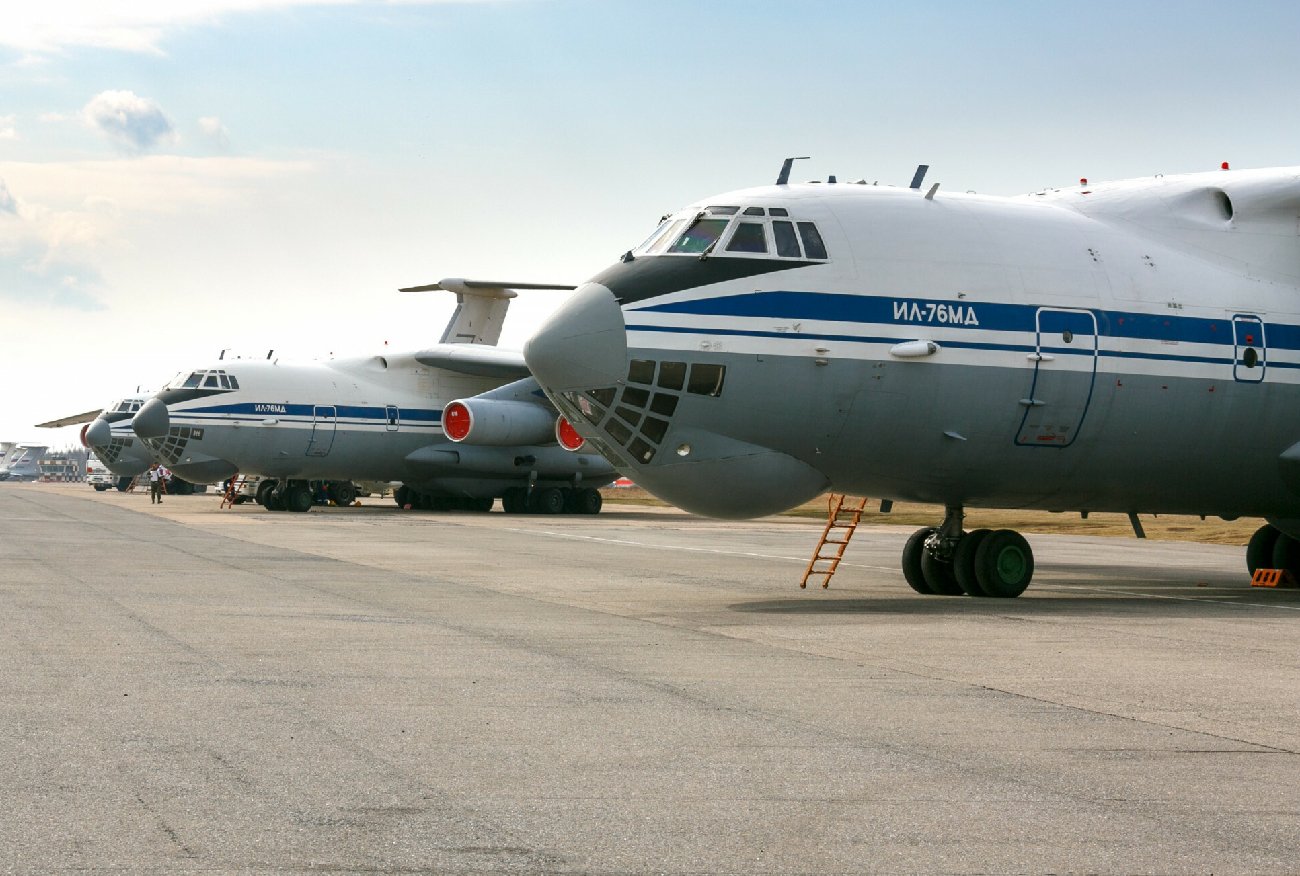 "Nie wiemy, co jest na pokładzie". Dr Lasek o rosyjskich lotach nad Polską