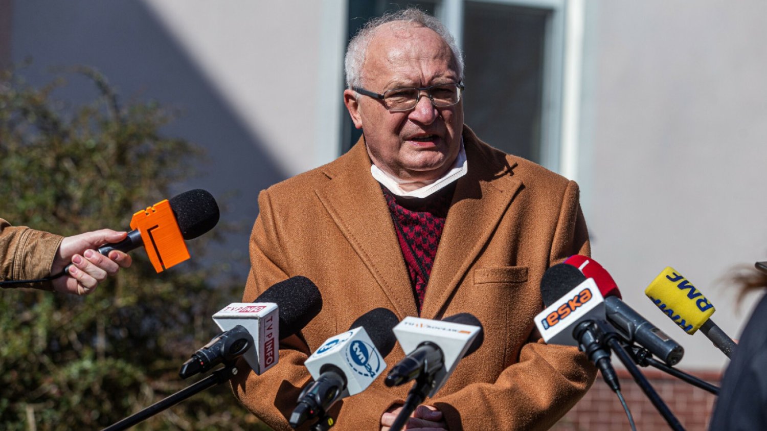 Prof. Krzysztof Simon wyjaśnia, że mamy do czynienia z nowym podtypem COVID-19, a nie nową chorobą określaną przez Hiszpanów COVID-22.
