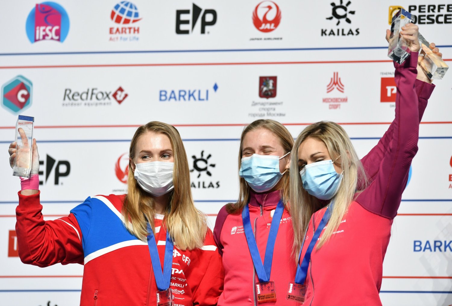 Julija Kaplina, Natalia Kałucka i Aleksandra Mirosław na podium Mistrzostw Świata we wspinaniu na czas (2021)