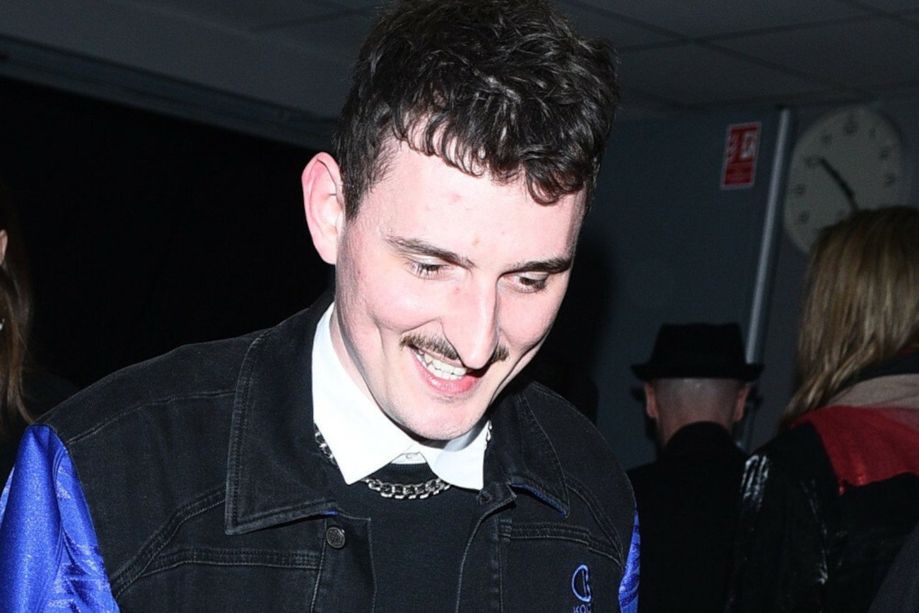 Znów huczy o domniemanej relacji Dawida Podsiadło.