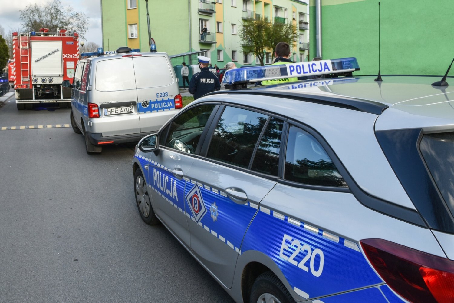 Służby przy pracy. Zdjęcie ilustracyjne.