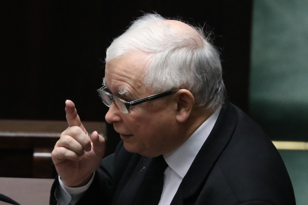 PiS notuje potężny spadek poparcia w kolejnym sondażu - dla "DGP" i RMF FM.