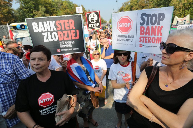 Po słowach premier Szydło w Telewizji Trwam frankowicze czują się oszukani i mówią, że "ruszają na wojnę"