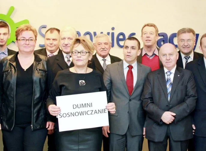 Radni z Sosnowca zapozowali z kartką "Dumni sosnowiczanie".