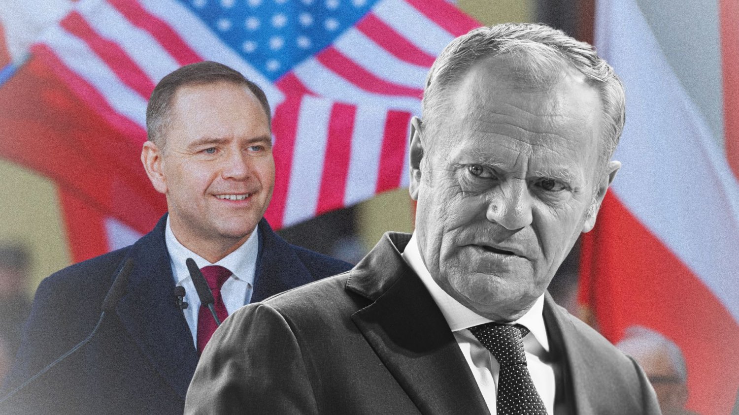 Donald Tusk zachęca Karola Nawrockiego do aktywności dyplomatycznej. Premier Donald Tusk. Za nim prezydent Karol Nawrocki na tle flagi USA.