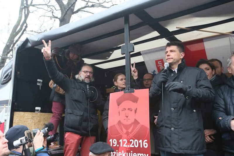 Ryszard Petru podczas akcji KOD i pożegnania Prezesa Trybunału Konstytucyjnego prof. Andrzeja Rzeplińskiego.