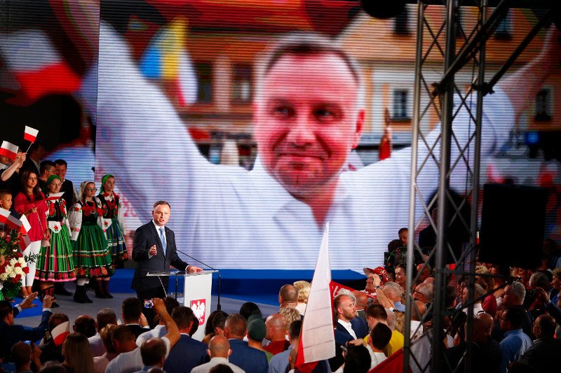 "Wyborcza" o szykowane obietnicy Andrzeja Dudy dla seniorów.