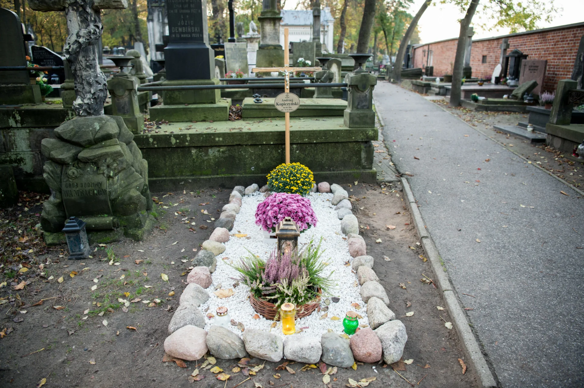Tak wyglądał grób Andrzeja Kopiczyńskiego przez wiele lat po jego śmierci. Tak wyglądał grób Andrzeja Kopiczyńskiego przez wiele lat po jego śmierci.