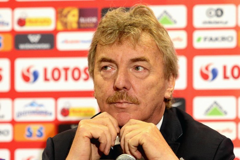 Prezes PZPN-u "zaśpiewał" kibicom sylwestrowy hit.