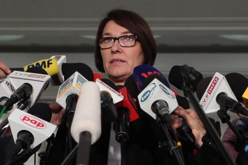 Beata Mazurek bardzo pokrętnie wycofuje się ze swojego "zrozumienia" dla atakujących w Radomiu.