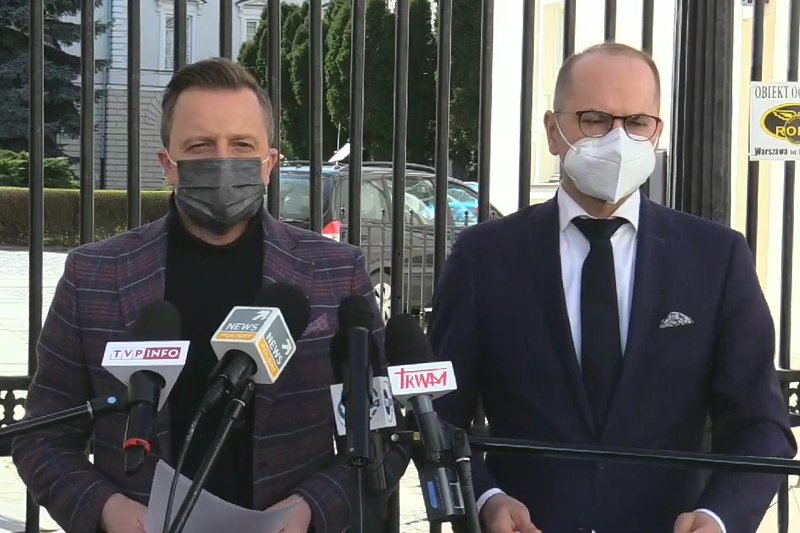 Joński i Szczerba nazwali Saczkę "PiS-owskim urzędnikiem". Saczka chce usunąć z zawodu Grzesiowskiego. Odpowiedź Jońskiego i Szczerby.