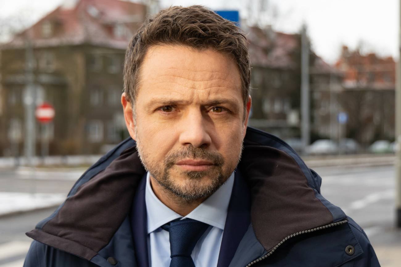 Trzaskowski skomentował śmiertelny wypadek na śliskim chodniku