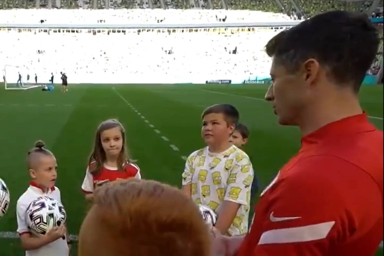Vlog "Łączy nas piłka". Lewandowski spotkał się z młodymi fanami w Gdańsku.
