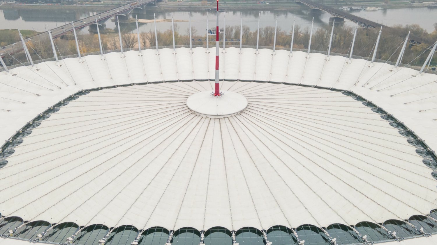 Na Stadionie Narodowym rozpoczął się montaż bypassu.