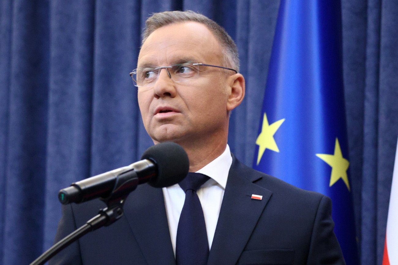 Ks. Krzysztof K. zostanie pozbawiony orderu? Decyzja należy do Dudy Andrzej Duda