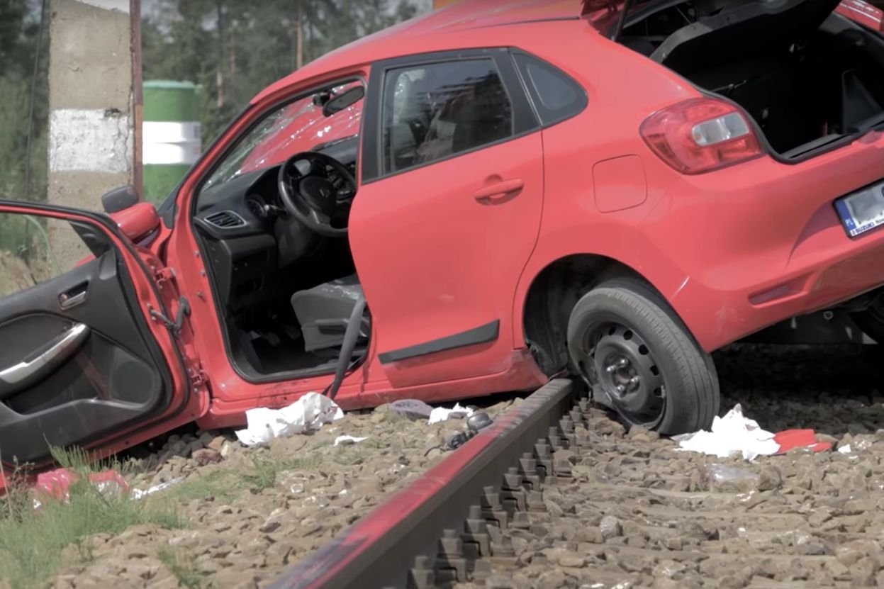 Do tragicznego wypadku doszło na przejeździe kolejowym w Szaflarach w województwie małopolskim.