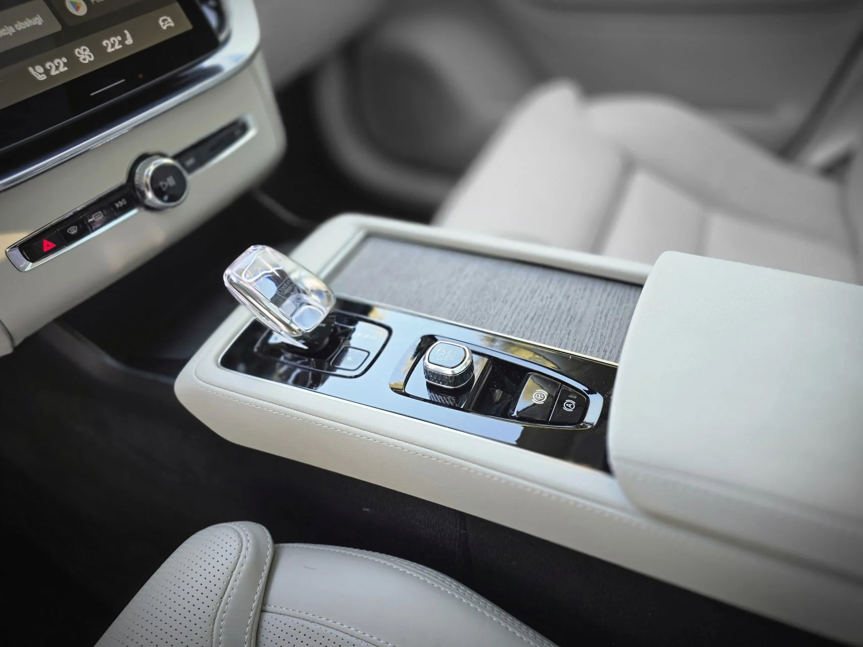 Nowe Volvo XC90 T8 plug-in hybrid Nowe Volvo XC90 T8 plug-in hybrid