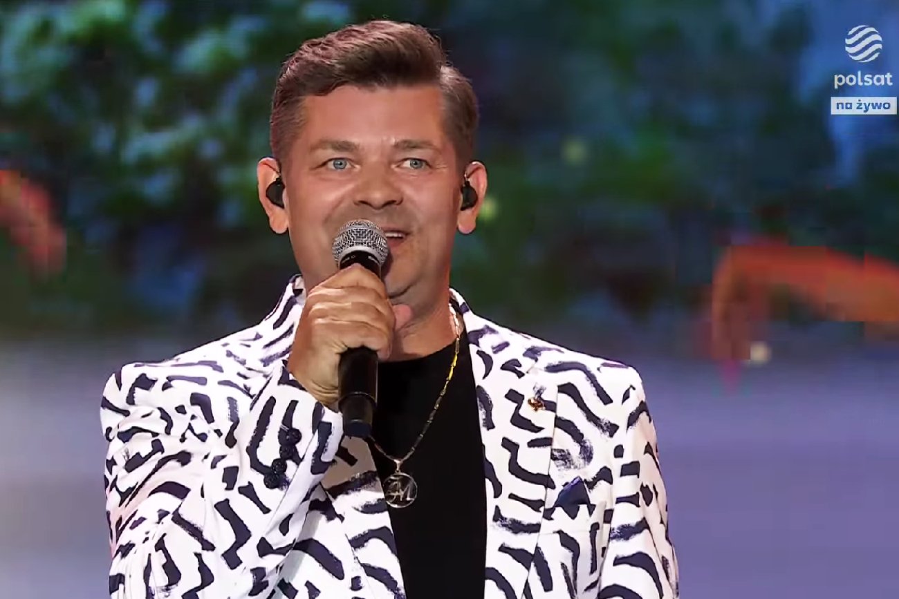 Zenek Martyniuk wyśmiany po show w Mrągowie. "Angielski jak u prezydenta"