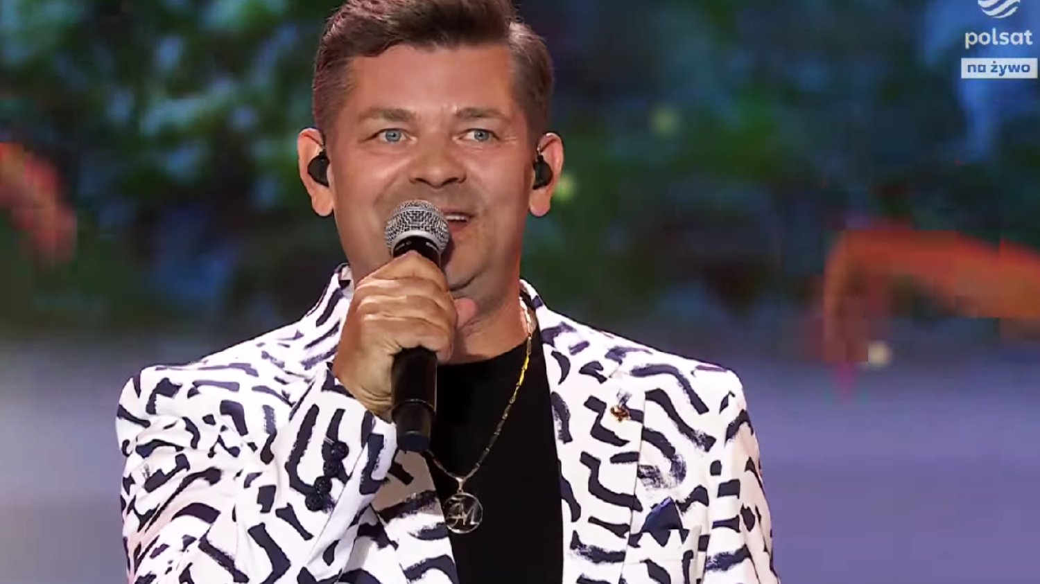 Zenek Martyniuk wyśmiany po show w Mrągowie. "Angielski jak u prezydenta"