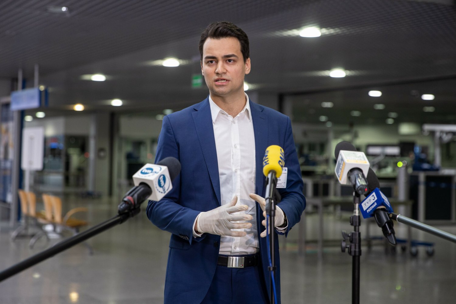 Ze względu na ciągłe groźby dr Karauda został objęty ochroną policji.