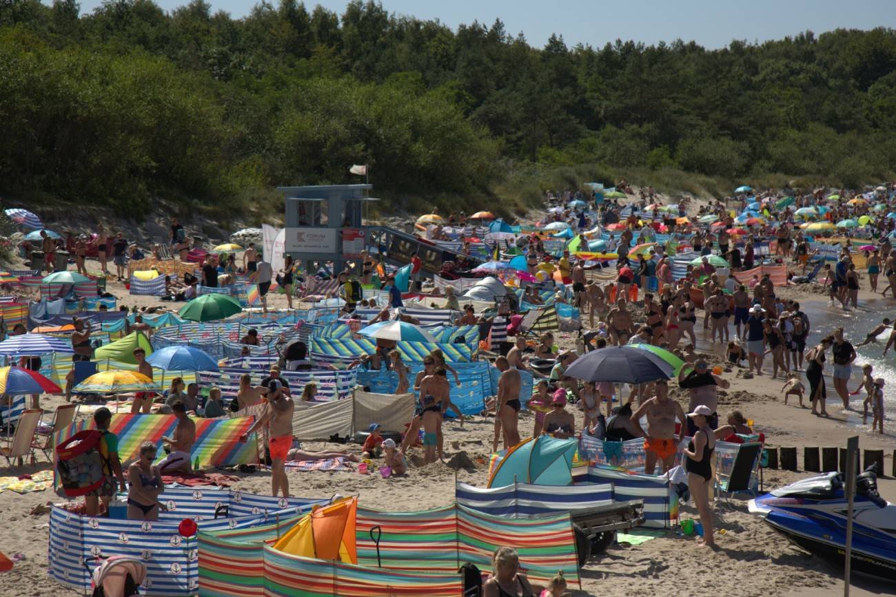 Śmierć na plaży w Stegnie. Dostęp do poszkodowanego blokowały parawany