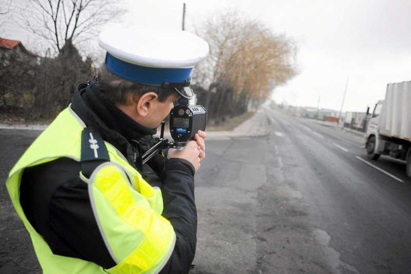 Pirat drogowy spieszył się na... egzamin na prawo jazdy.