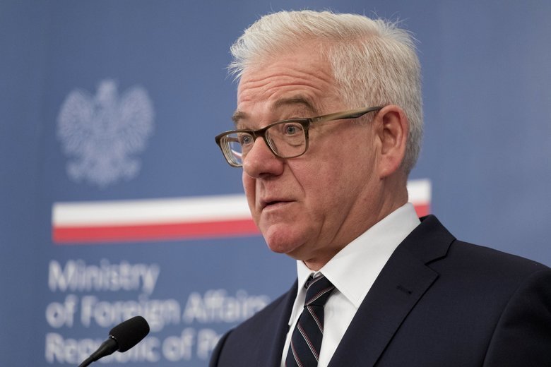 Jacek Czaputowicz nazwał Francję chorym człowiekiem Unii Europejskiej, który ciągnie Stary Kontynent na dno.