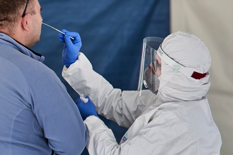 Ile robi się testów na koronawirusa w Polsce?