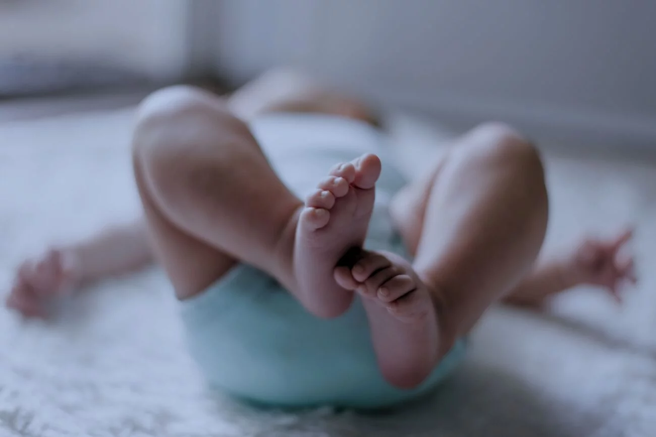Para z powiatu lęborskiego została aresztowana pod zarzutem znęcania się ze szczególnym okrucieństwem nad swoją półtoraroczną córką. Zdjęcie ilustracyjne.