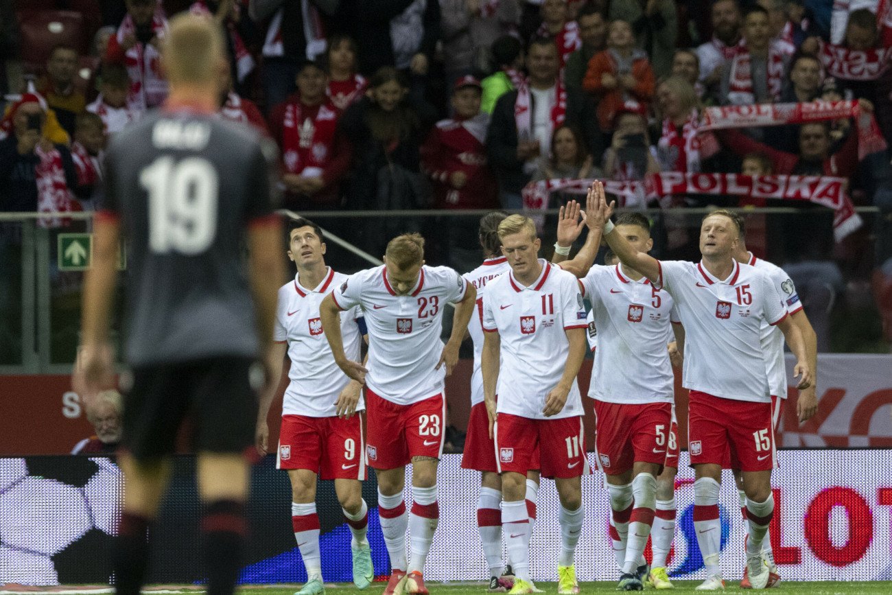 W pierwszym meczu z Albanią reprezentacja Polski wygrała w Warszawie 4:1 (2:1), ale było to wyrównane spotkanie.