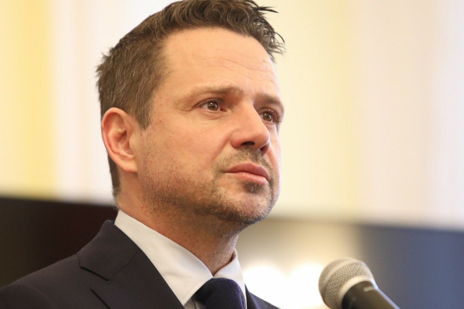 Prezydent Warszawy i polityk PO nadal liderem zaufania Polaków.