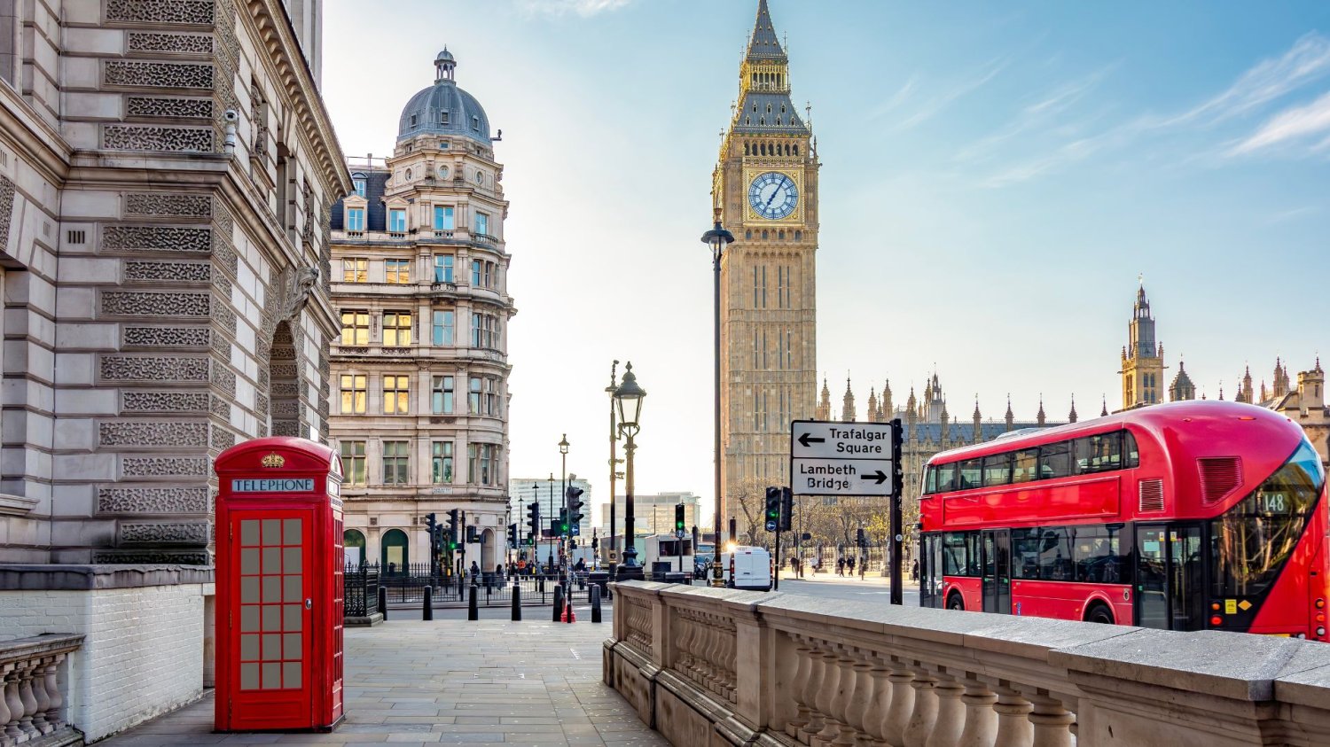 ETA a zainteresowanie podróżami do UK. "Wiza do Wielkiej Brytanii" nie przeraziła turystów. Ulice Wielkiej Brytanii.