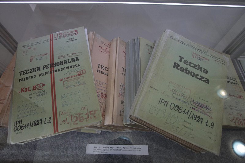 To dopiero początek awantury z teczkami?