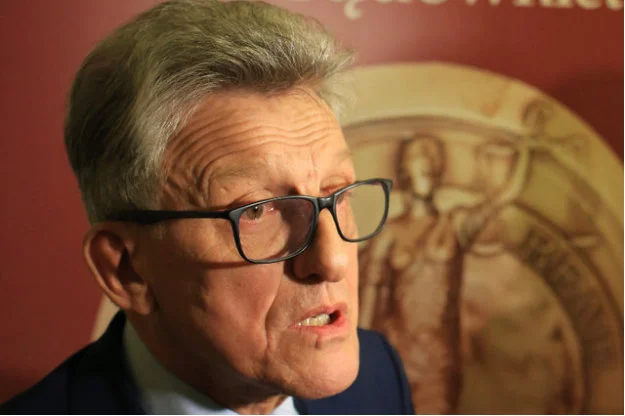 Stanisław Piotrowicz wyszedł zadowolony z Pałacu Prezydenckiego. Coraz bliżej porozumienia w sprawie ustaw sądowych.