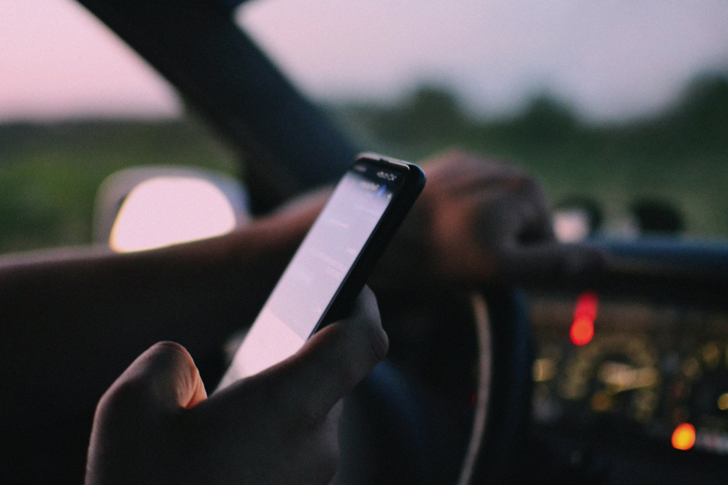 Policja wlepia słone mandaty za korzystanie z nawigacji. 3000 zł kary dla kierowcy