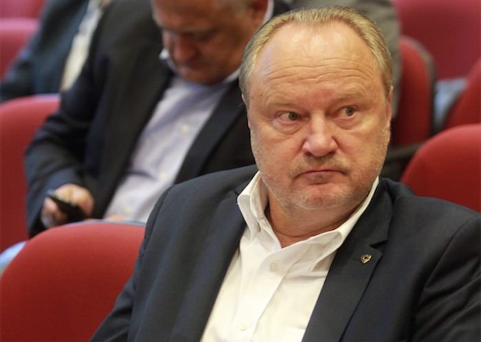 Poseł PiS Janusz Szewczak chce zablokować sprzedaż Radia Zet. Pisze do Morawieckiego i Glińskiego.