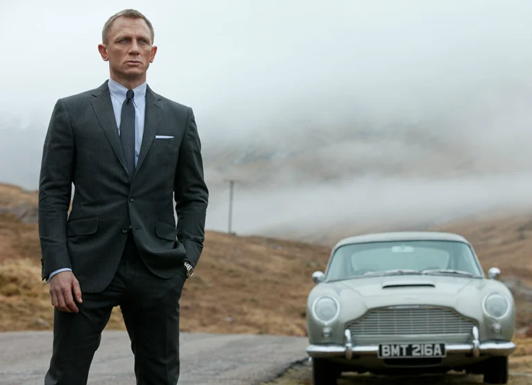 James Bond kocha szybkie samochody
