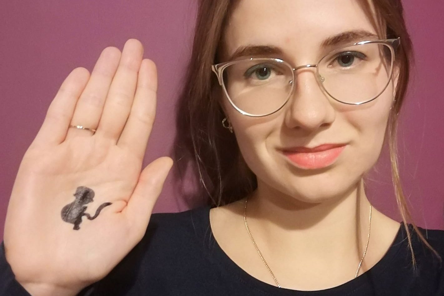 23-letnia Ola nie chce strajkować, bo "jest za życiem". Chciała powiesić prolajferski baner na balkonie, ale wystraszyła się, że ktoś stłucze jej okna