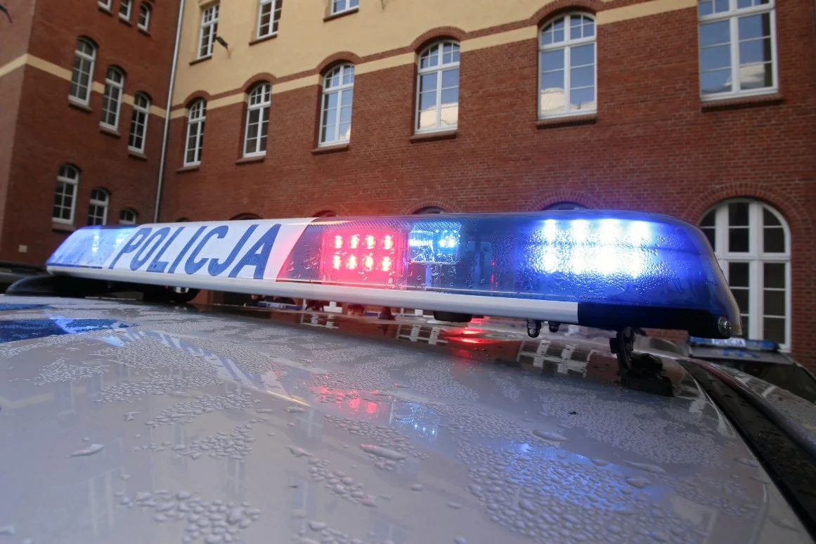 Na komisariacie w Kolbuszowej zmarł mężczyzna, który wtargnął tam wcześniej i zachowywał się agresywnie. Policja użyła wobec niego paralizatora.